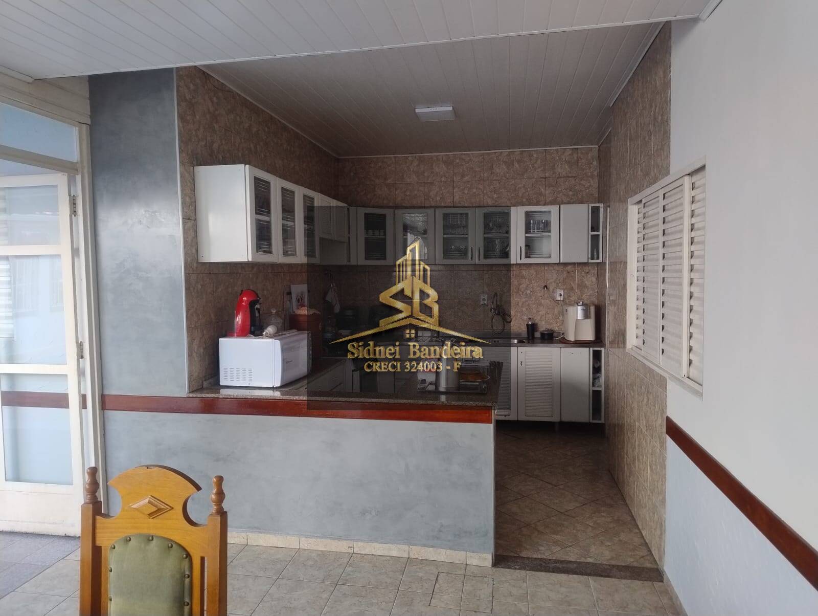 Casa, 6 quartos, 232 m² - Foto 1